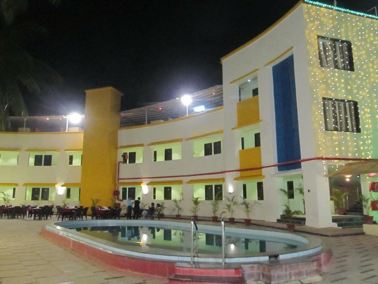 Hotel Sea Rock Villa Daman Exterior photo