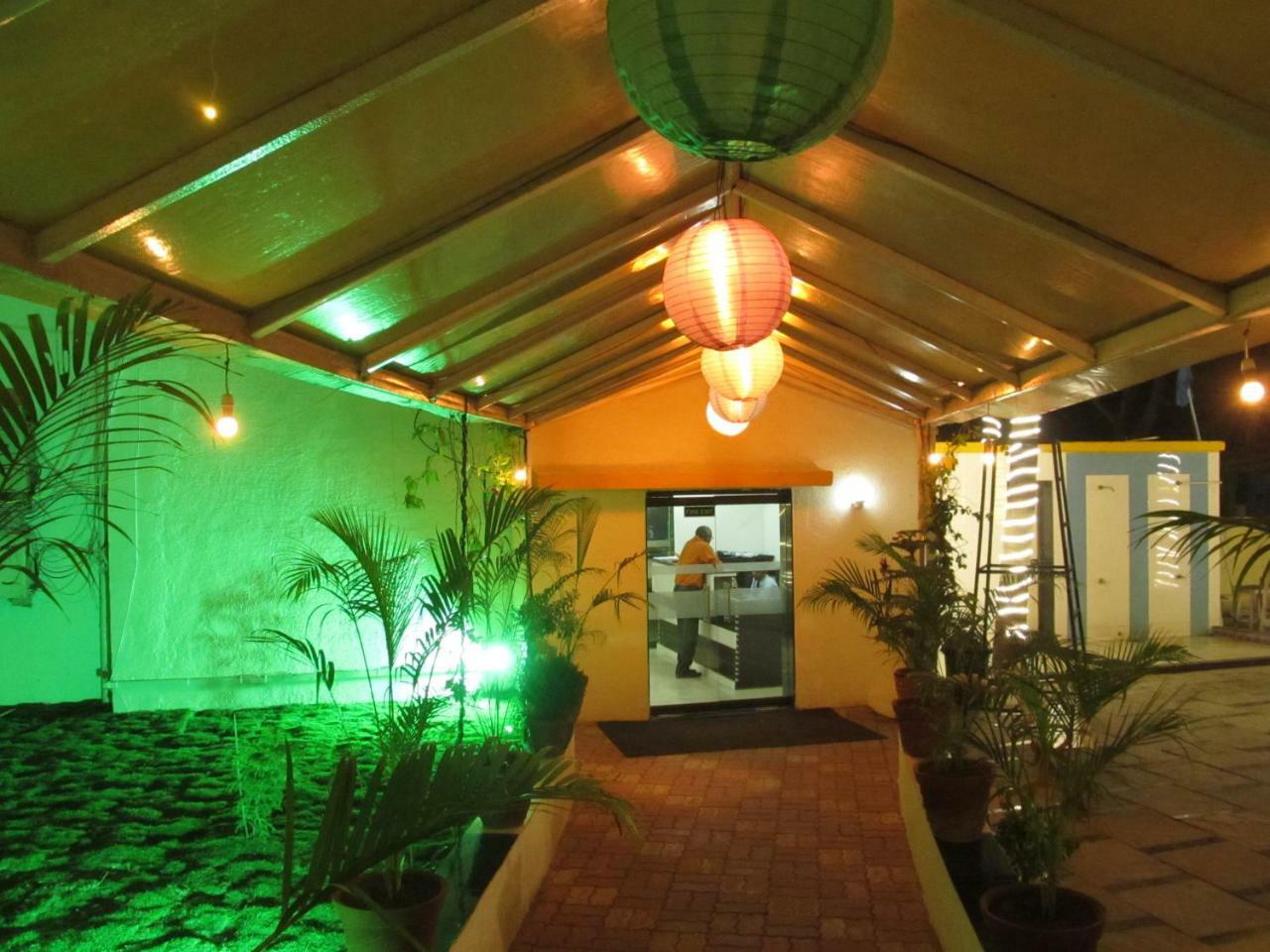 Hotel Sea Rock Villa Daman Exterior photo
