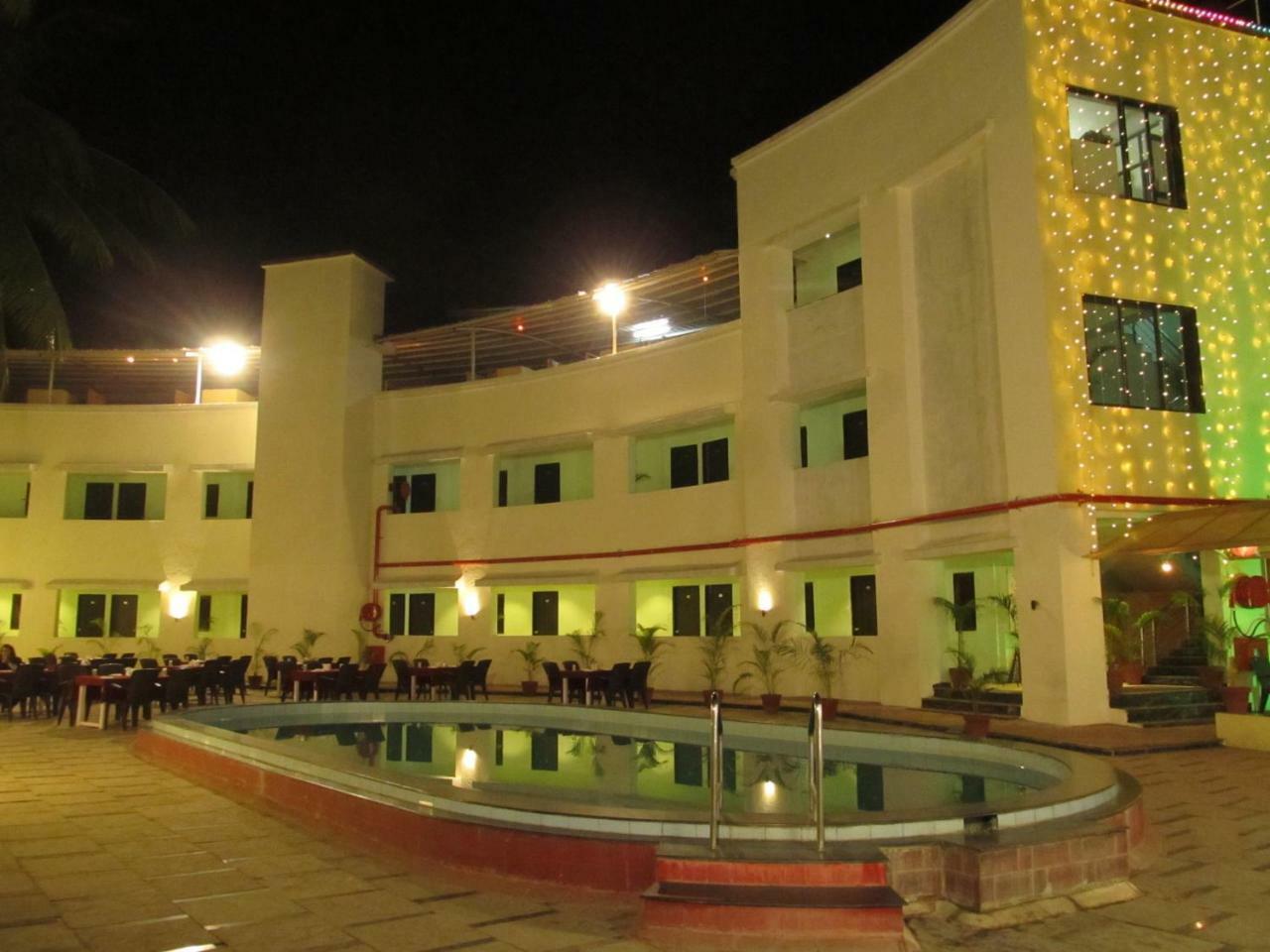 Hotel Sea Rock Villa Daman Exterior photo