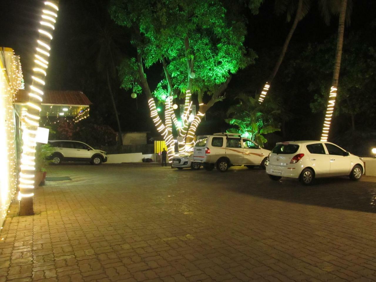 Hotel Sea Rock Villa Daman Exterior photo