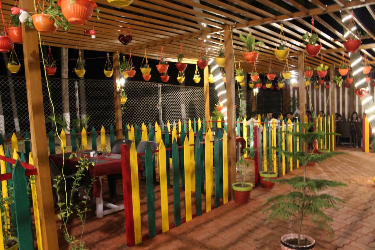 Hotel Sea Rock Villa Daman Exterior photo