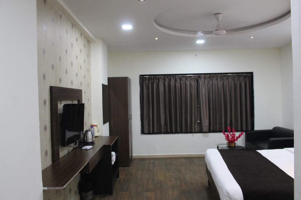 Hotel Sea Rock Villa Daman Exterior photo