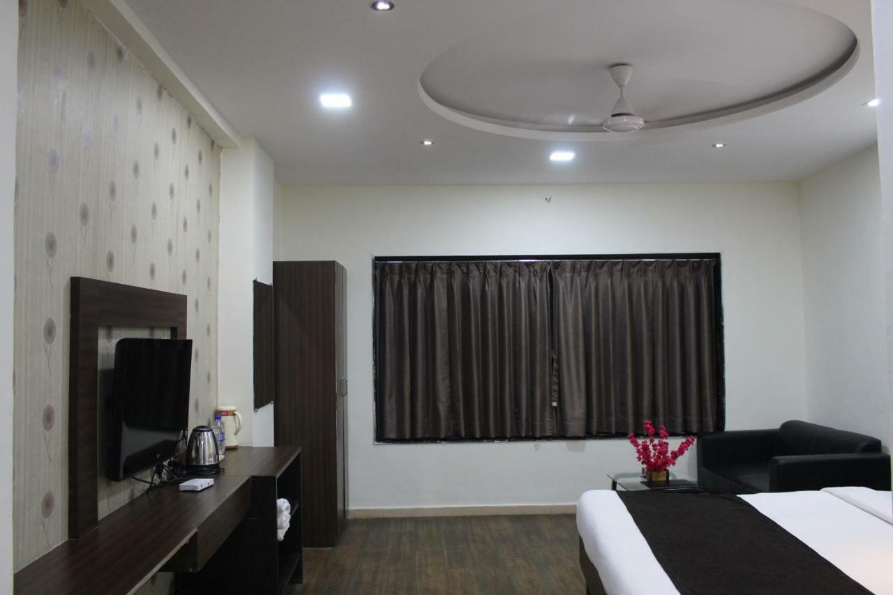 Hotel Sea Rock Villa Daman Exterior photo